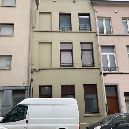 Awesome Studio In Marolles Lägenhet Bryssel Exteriör bild