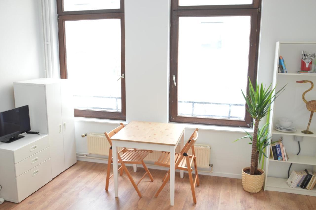Awesome Studio In Marolles Lägenhet Bryssel Exteriör bild
