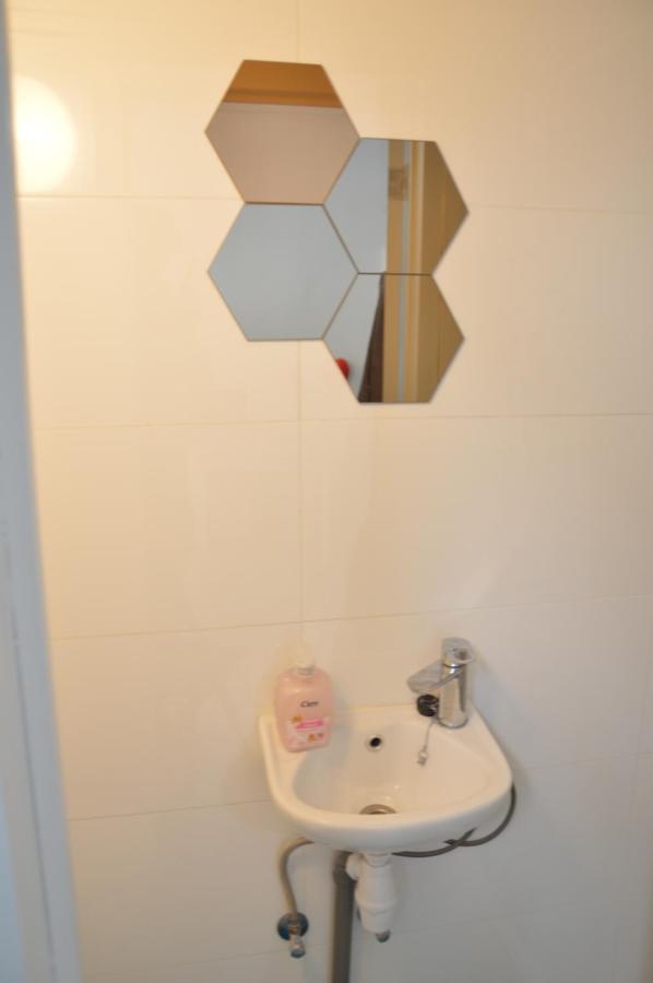 Awesome Studio In Marolles Lägenhet Bryssel Exteriör bild