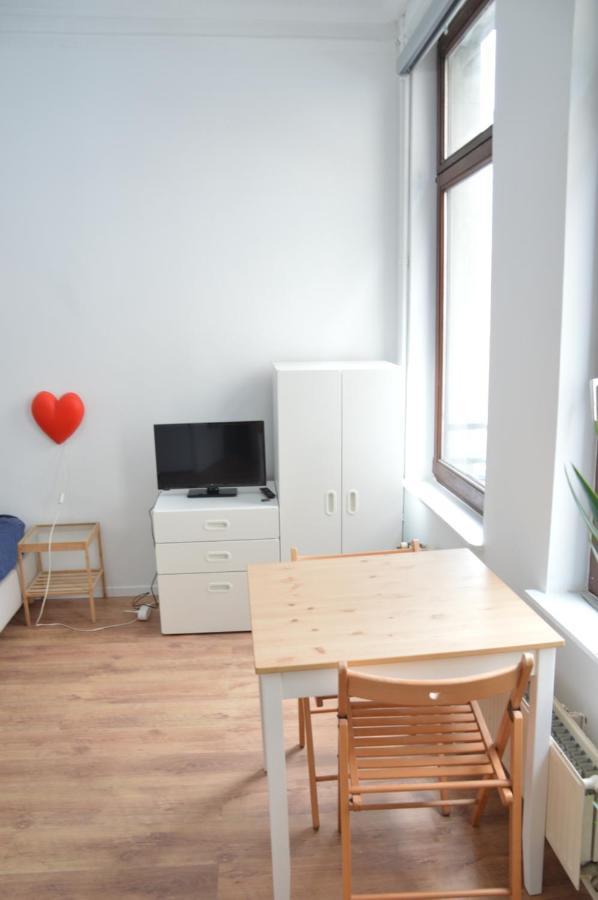 Awesome Studio In Marolles Lägenhet Bryssel Exteriör bild