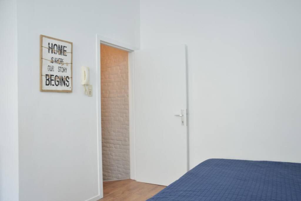 Awesome Studio In Marolles Lägenhet Bryssel Exteriör bild