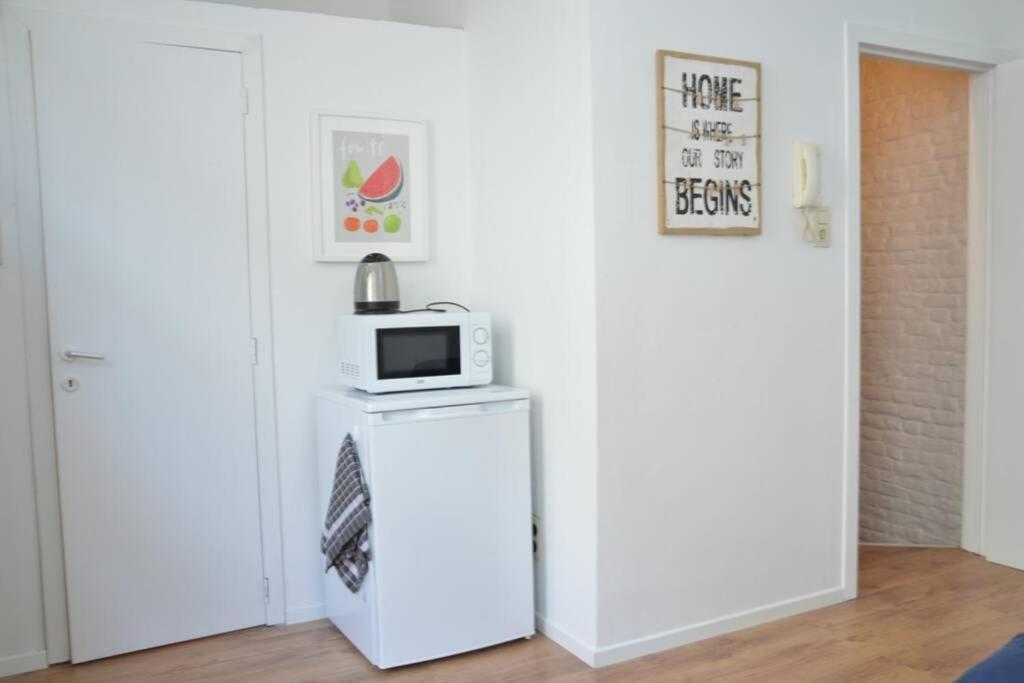 Awesome Studio In Marolles Lägenhet Bryssel Exteriör bild